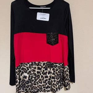 Tee for the Soul Black/Red/Leopard Colorblock Top. Size Small